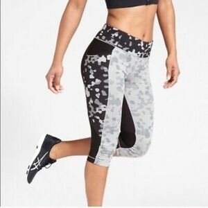Athleta Leopard Be Free Knicker Crop Leggings Size Small